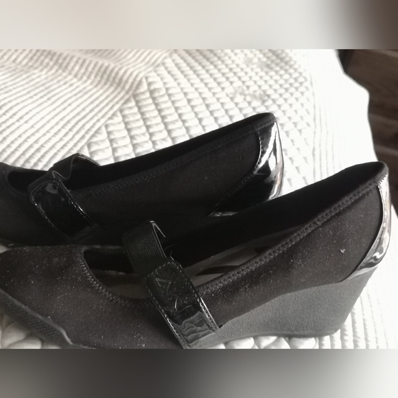 ANNE KLEIN sport shoes. - Picture 3 of 5